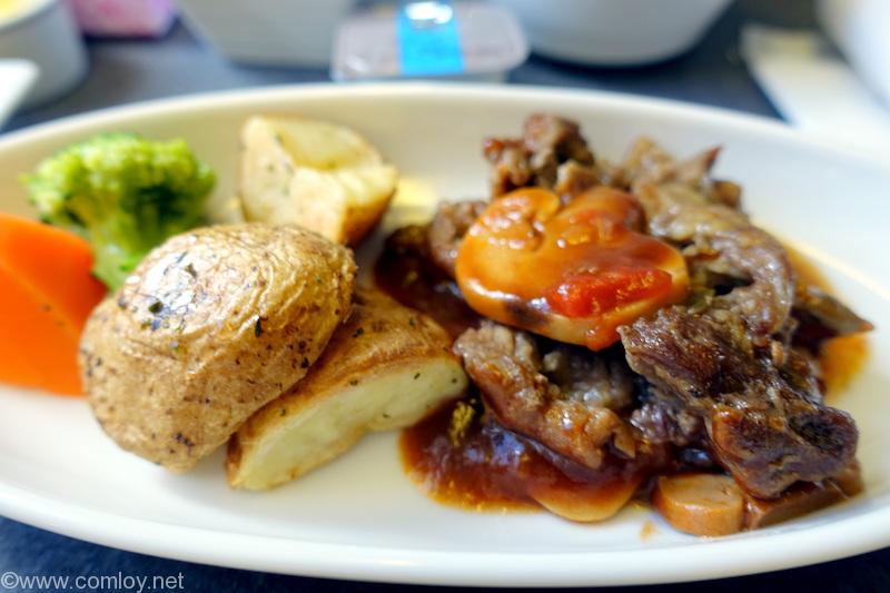 日本航空 JAL517 羽田 - 札幌 ファーストクラス機内食 ビーフシチュー