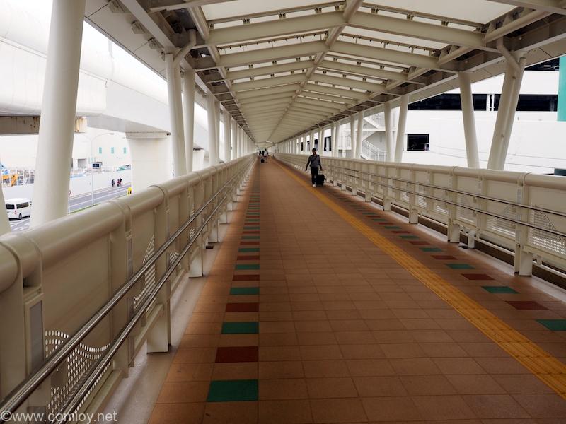 那覇空港 国際線ターミナルビル連絡通路