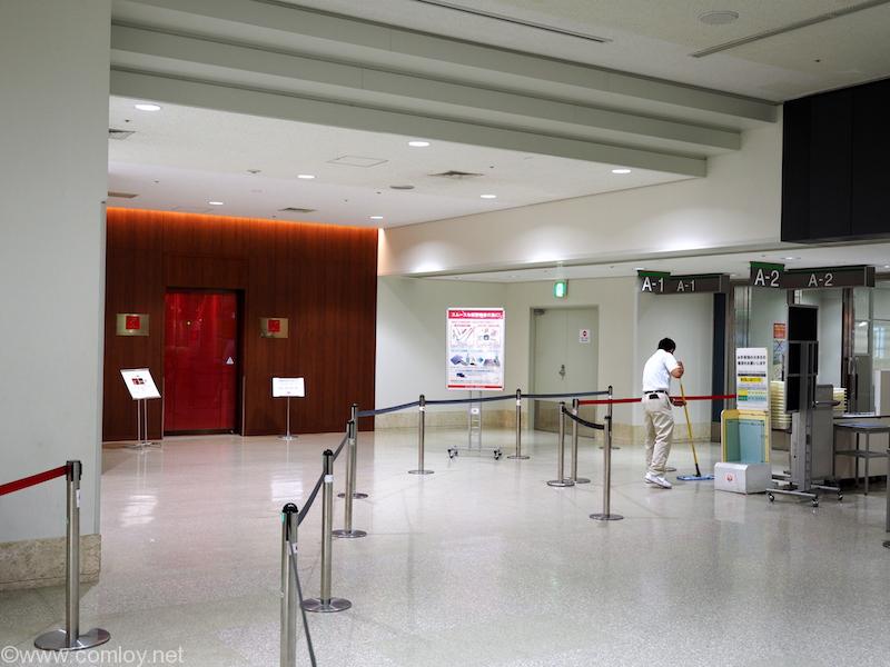 JAL 那覇空港手荷物検査場