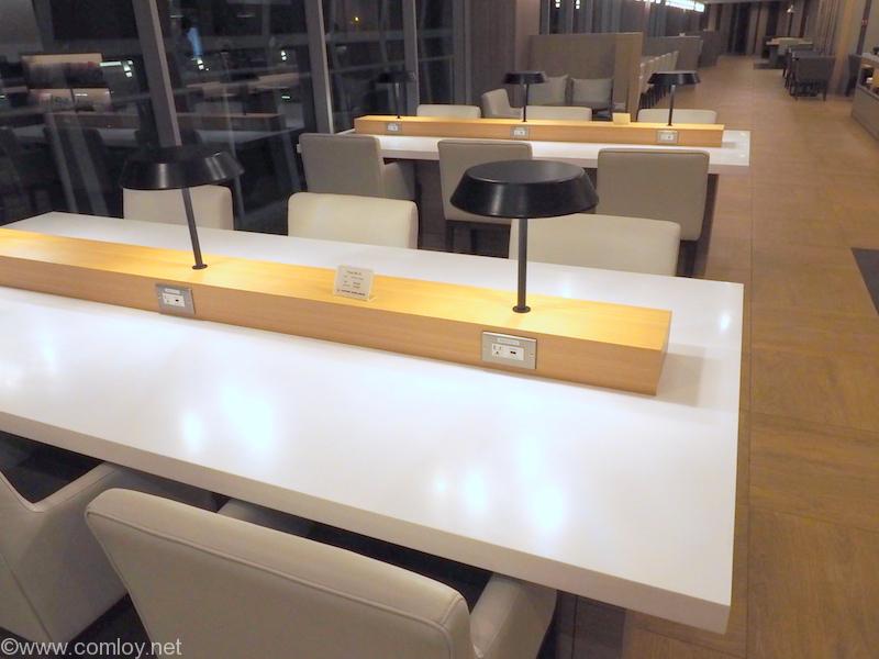 スワンナプーム空港 JAL サクララウンジ