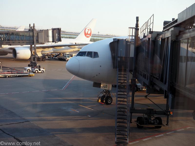 JA703J Boeing777-246/ER 32891/427 2003/02