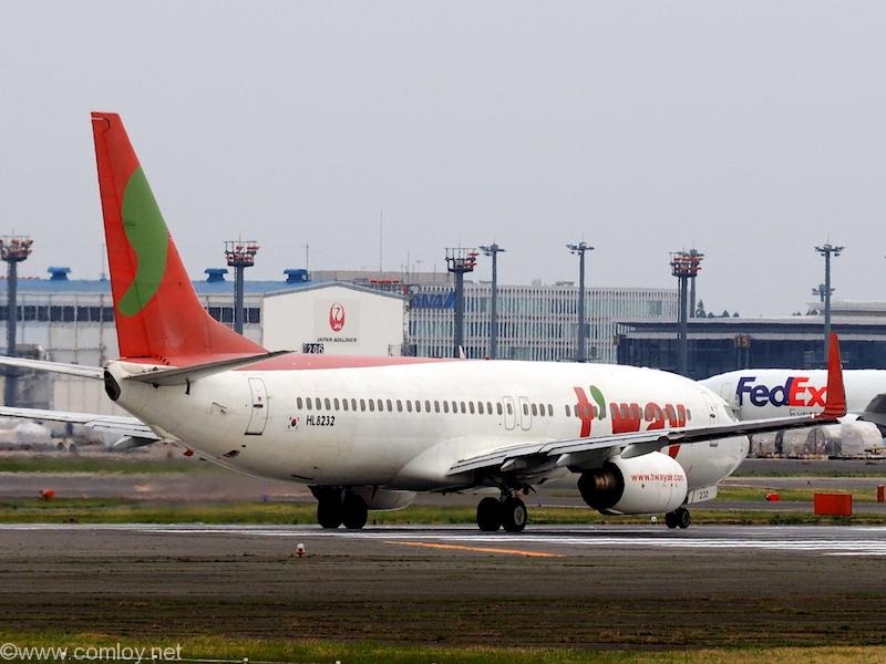 ティーウェイ ( t'way ) B737-800 機体番号HL8232 型式737-8K5 製造番号27979/44 登録2010/06