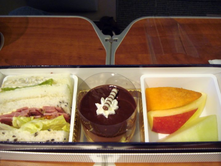 ANA254 福岡 - 東京 プレミアムクラス機内食