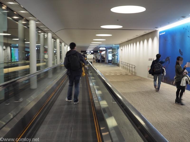 成田空港第二ターミナル サテライトへ