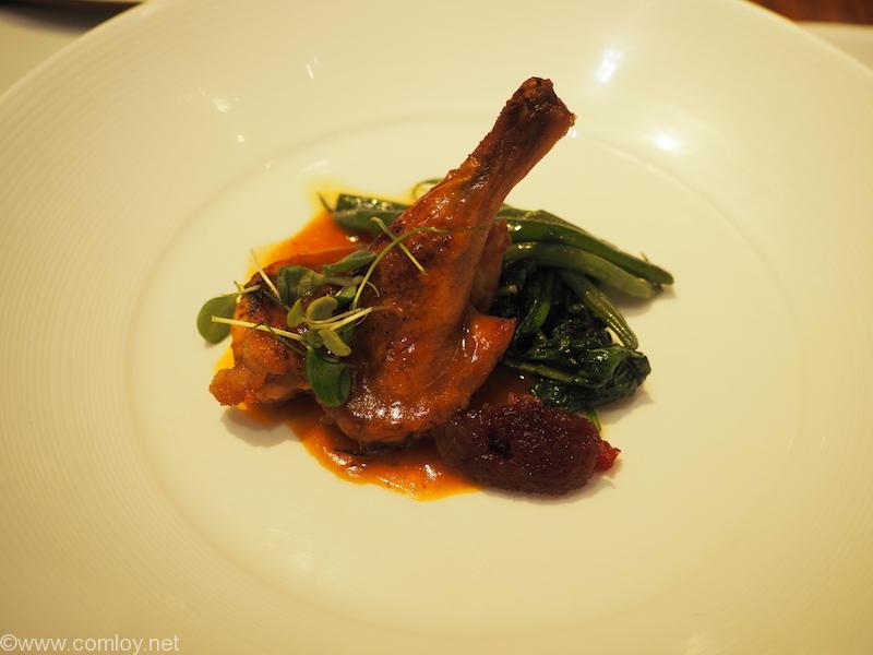 キャセイパシフィック 航空 ファーストクラスラウンジ「THE WING」「The Heaven」 Roasted Spring Chicken with Calvados and Cranberries