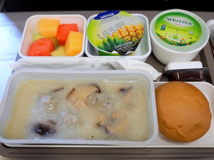 キャセイパシフィック CX768 香港 - ホーチミン エコノミークラス機内食