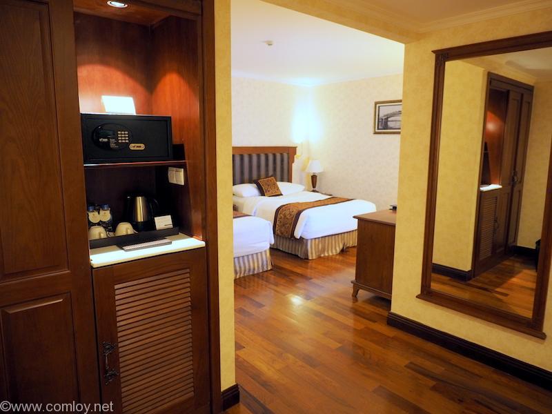 REX HOTEL