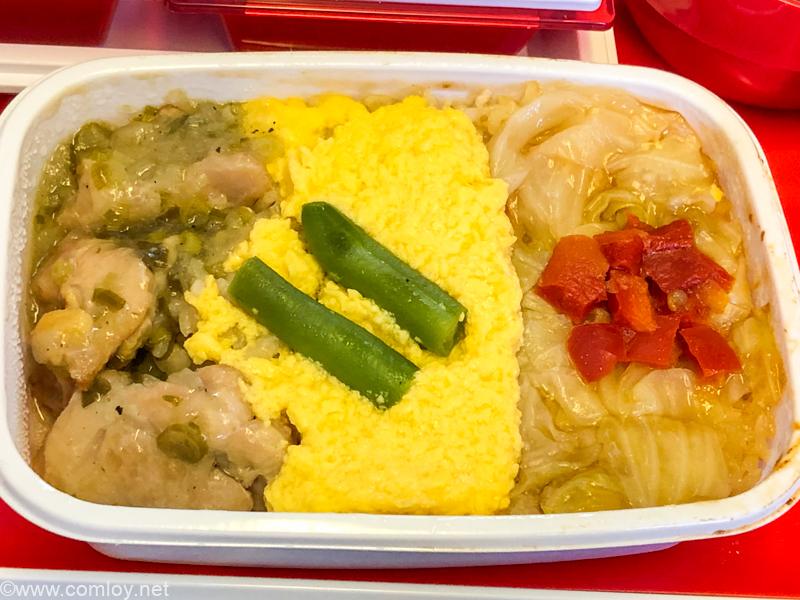 日本航空 JL006 羽田 - ニューヨーク プレミアムエコノミークラス機内食 ネギ塩鶏の三色丼
