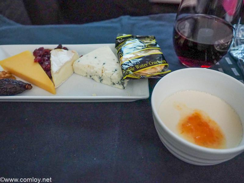 日本航空JL005 ニューヨーク - 羽田 ビジネスクラス機内食 チーズセレクション 各種チーズの盛り合わせ