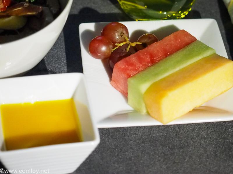 日本航空JL005 ニューヨーク - 羽田 ビジネスクラス機内食 フレッシュフルーツ