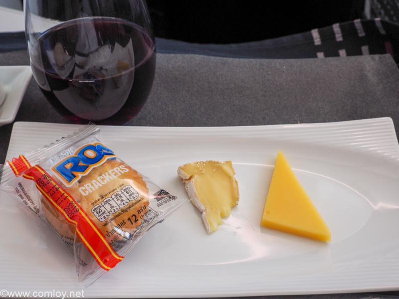 日本航空 JL32 バンコク - 羽田 ビジネスクラス 機内食 チーズの盛り合わせ
